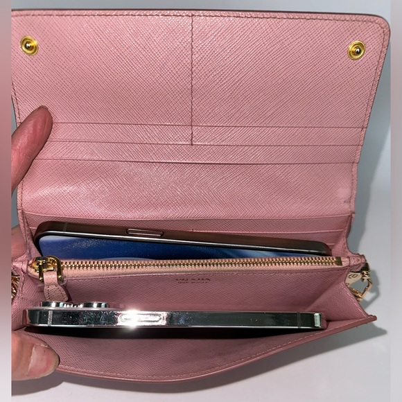 💯 PRADA Logo Plate Pale Pink Saffiano Leather Wallet on Chain w/ auth cert - Picture 6 of 13